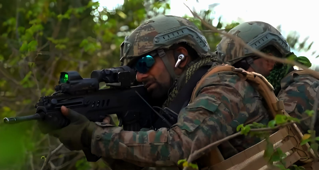 Special Forces operator executing precision mission engagement supported by AI defence software and decision intelligence
